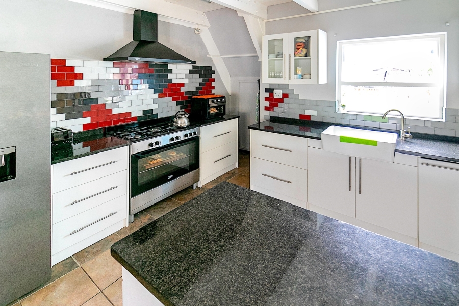 5 Bedroom Property for Sale in The Island Western Cape